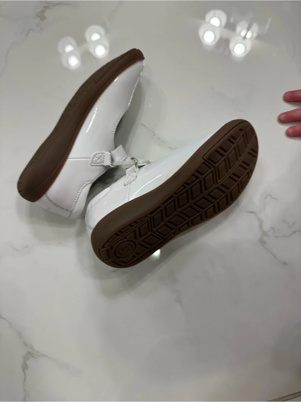 Stride Rite NEW / NWOT White Patent Mary Jane Dress Shoes with Silver Flowers